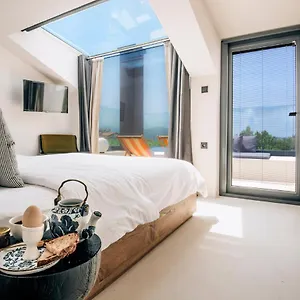 https://to-be-social-house.aegeanhotels.net